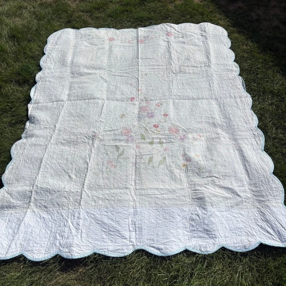 Vtg Hand Embroidered/Cross Stitch Reversible Quilt Floral Scalloped Edge Cottage